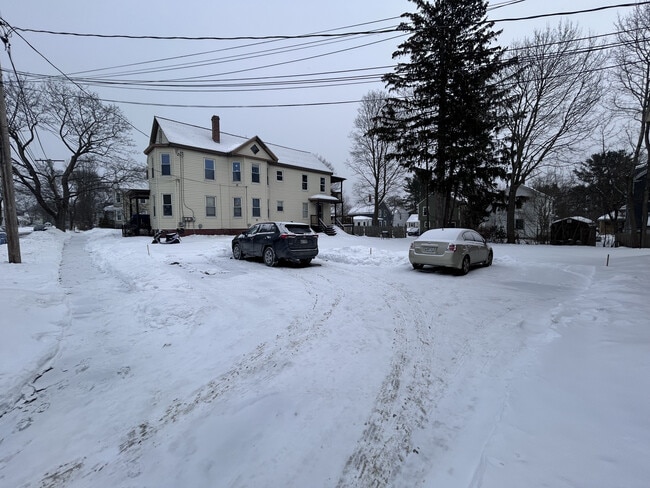 23 E Kidder St, Unit Apt 1 in Portland, ME - Foto de edificio - Building Photo