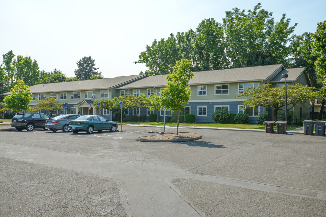 Maples 1 in Hillsboro, OR - Building Photo