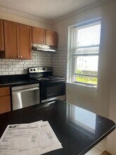8 Walnut St, Unit Everett condo heat includ in Everett, MA - Foto de edificio - Building Photo