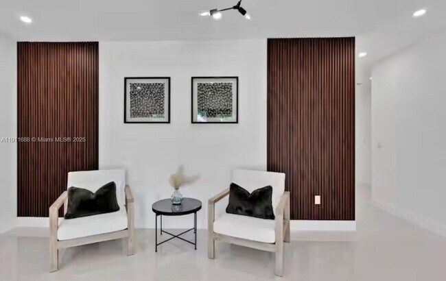 9958 SW 216th St in Miami, FL - Foto de edificio - Building Photo