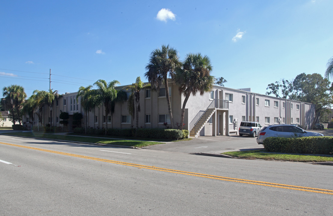 Palma Ceia Gardens in Tampa, FL - Building Photo