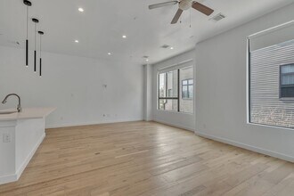 2711 Kimsey Dr in Dallas, TX - Building Photo - Building Photo