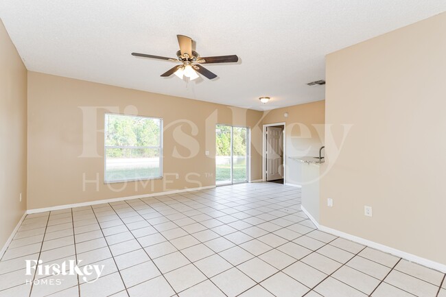 122 Dahl Ave in Sebastian, FL - Foto de edificio - Building Photo