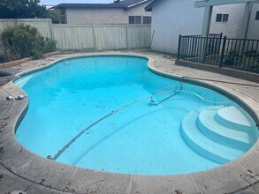 8824 Calliandra Rd in San Diego, CA - Building Photo - Building Photo
