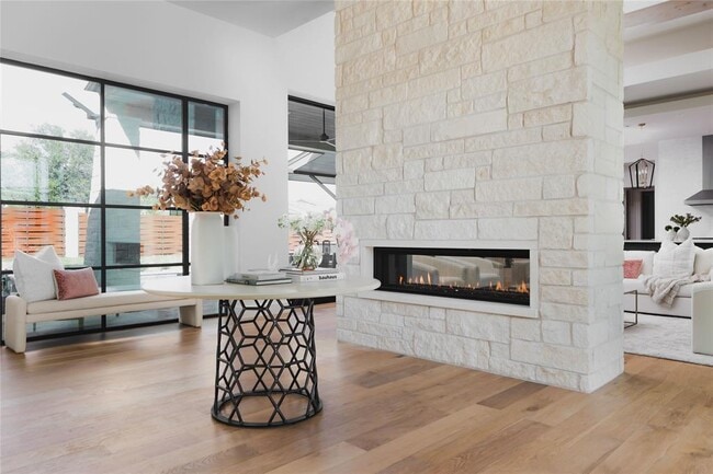 17216 Morning Grv Ln in Austin, TX - Foto de edificio - Building Photo