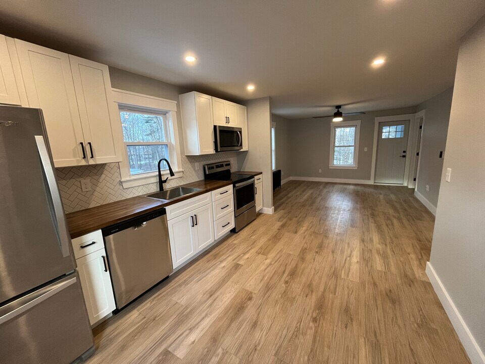 39 Oxford St, Unit Unit 2 in Sanford, ME - Foto de edificio