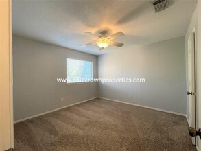 1920 Oakbluff Dr in Carrollton, TX - Building Photo - Building Photo