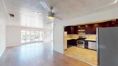 6132 Pembroke Dr in San Diego, CA - Building Photo - Building Photo