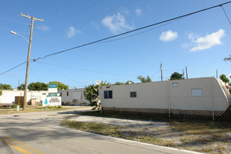 Pine Grove Trailer Court in Lake Worth, FL - Building Photo - Building Photo