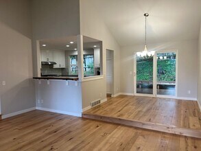 3401 169th Ave NE in Bellevue, WA - Building Photo - Building Photo