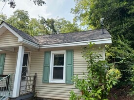 18 Walnut St in Toccoa, GA - Building Photo