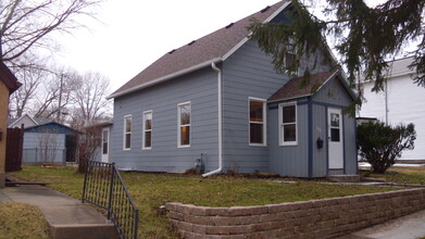 1107 S 6th St in Burlington, IA - Foto de edificio - Building Photo