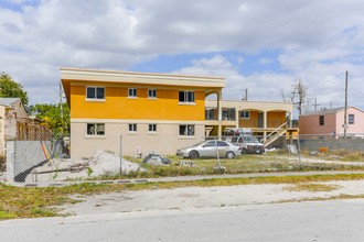 375 E 5th St in Hialeah, FL - Building Photo - Building Photo