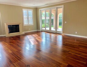203 Mantle in Irvine, CA - Building Photo - Building Photo