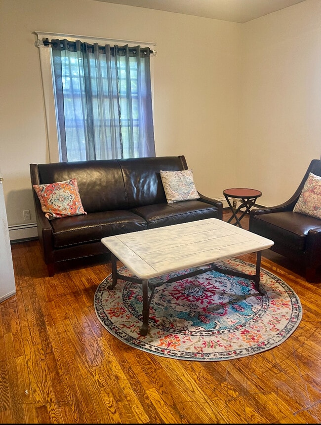 68 Murray St, Unit 3 Bedroom 1 Bath