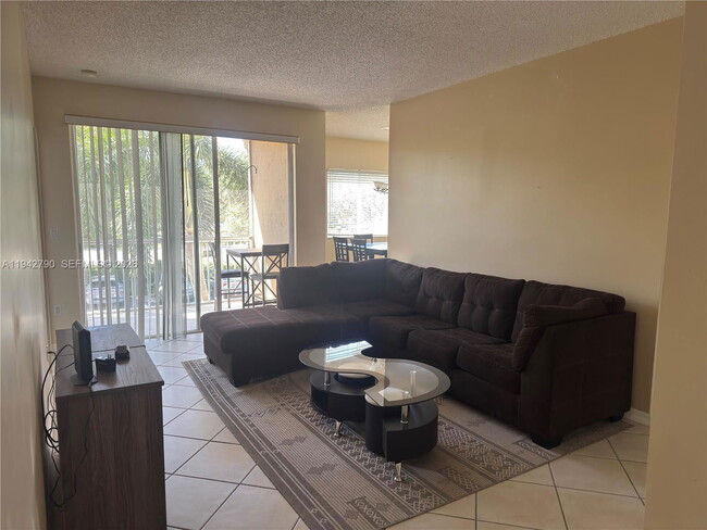 7085 Nova Dr in Davie, FL - Building Photo - Building Photo