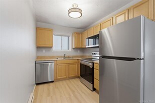 614 Fox Run Ln in Carmel, NY - Building Photo