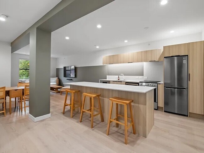 382 Powell St in Vancouver, BC - Building Photo - Building Photo