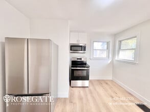 Spacious 5-Bedroom Home with Balcony & Pri in London, ON - Building Photo - Building Photo