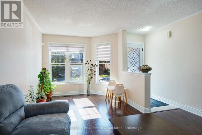 15 Virtues Ave in Brampton, ON - Building Photo - Building Photo