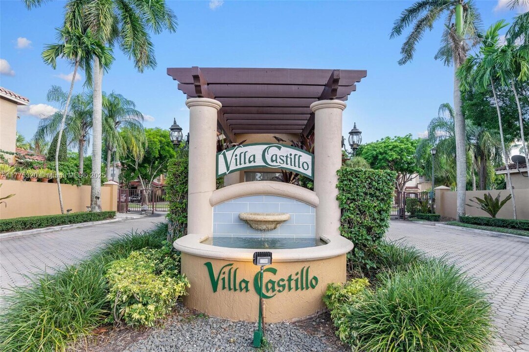 10863 SW 88th Terrace in Miami, FL - Building Photo