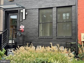 256 15th St SE in Washington, DC - Building Photo