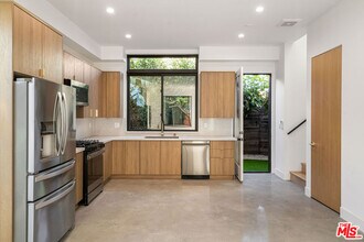 3909 W Exposition Blvd in Los Angeles, CA - Foto de edificio - Building Photo