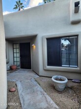 9073 E Meadow Hill Dr in Scottsdale, AZ - Building Photo - Building Photo