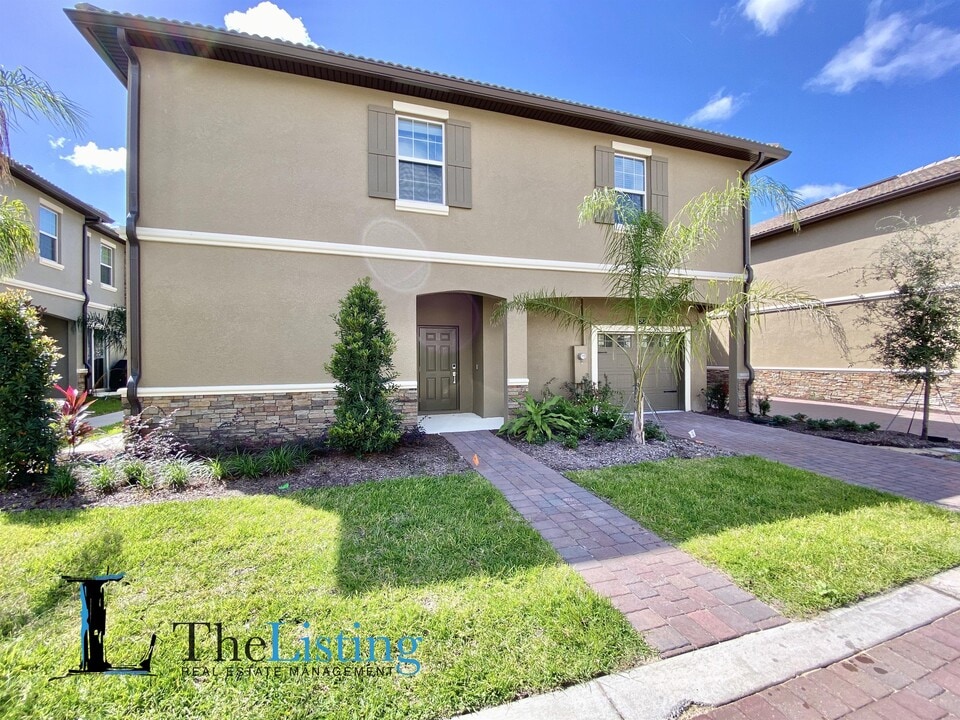 1304 Shinnecock Hills Dr in Davenport, FL - Building Photo