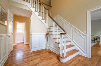 64 Riverford Rd in Brookfield, CT - Foto de edificio - Building Photo