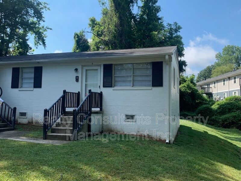 1813 Walker Ave in Greensboro, NC - Building Photo