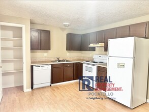 230 W Chubbuck Rd in Pocatello, ID - Building Photo - Building Photo