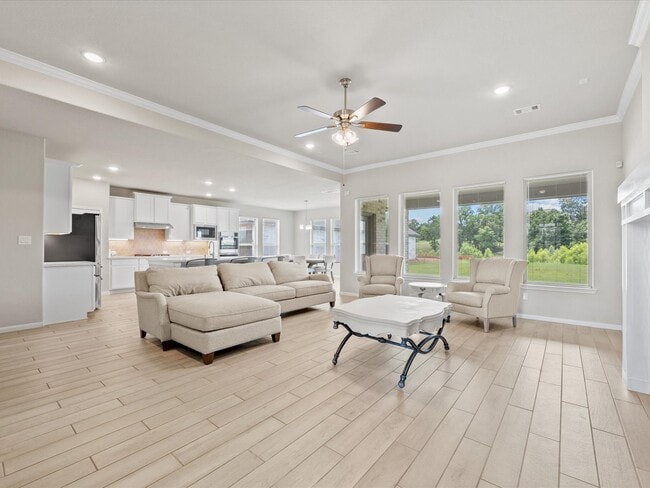 property at 262 Peninsula Pt Dr