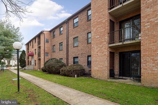 1906 Valley Dr, Unit 1979 in West Chester, PA - Foto de edificio - Building Photo