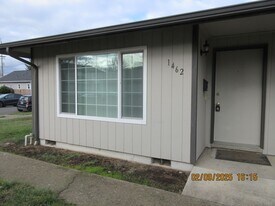 1462 4th St NE in Salem, OR - Building Photo