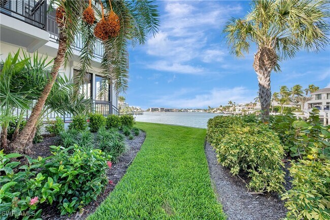 property at 2258 Gulf Shore Blvd N