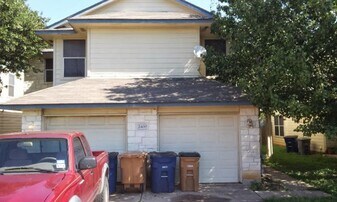 2400 Riddle Rd in Austin, TX - Building Photo