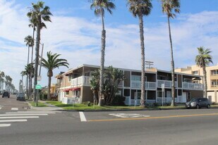 102 Wisconsin Ave in Oceanside, CA - Building Photo