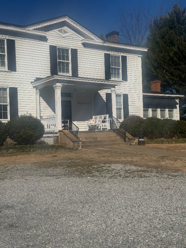 412 Virginia Ave in Clarksville, VA - Foto de edificio - Building Photo