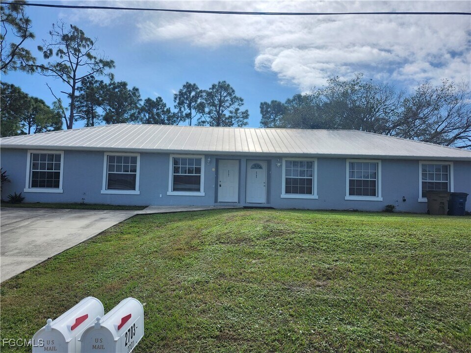 2701 Owen Ave S in Lehigh Acres, FL - Building Photo