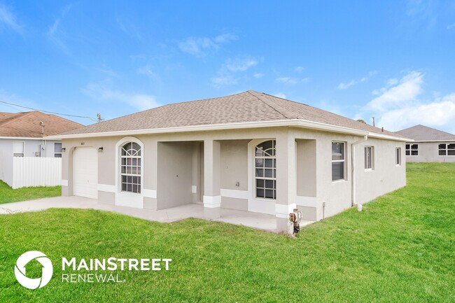 3803 2nd St SW in Lehigh Acres, FL - Building Photo - Building Photo