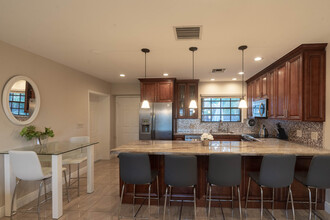 711 SE 3rd St-Unit -A in Deerfield Beach, FL - Building Photo - Building Photo