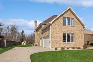 17W234 Massel Ct in Bensenville, IL - Building Photo
