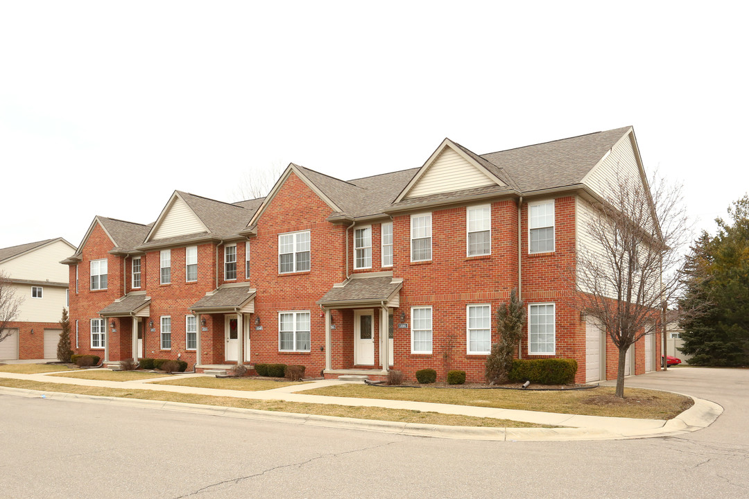 Turnberry Court in Southgate, MI - Building Photo