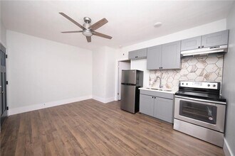 208 W 45th St in Austin, TX - Building Photo - Building Photo