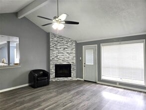 13006 Kingsmill Dr in Sugar Land, TX - Foto de edificio - Building Photo