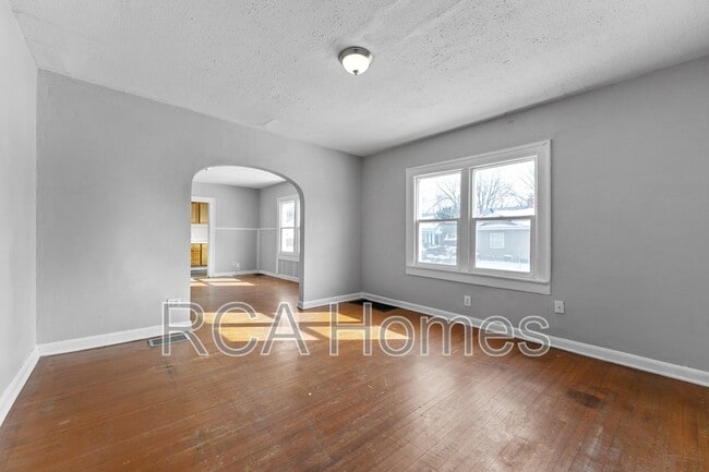 property at 903 N Tuxedo St