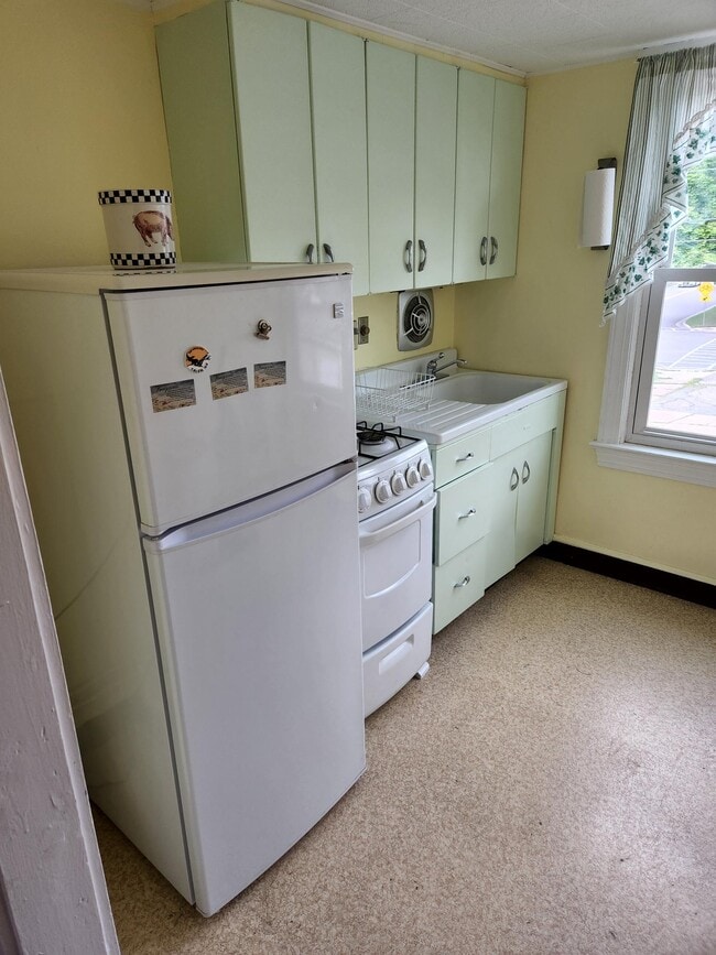 368 Sweeney St, Unit #4