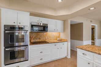 9006 Balcones Club Dr in Austin, TX - Building Photo - Building Photo