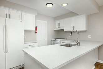 893 Cliffs Dr in Ypsilanti, MI - Building Photo - Building Photo